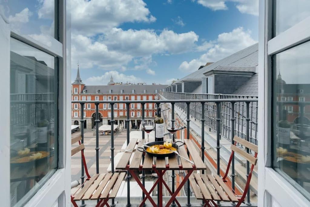 Yoomi Homes Plaza Mayor Madri Exterior foto